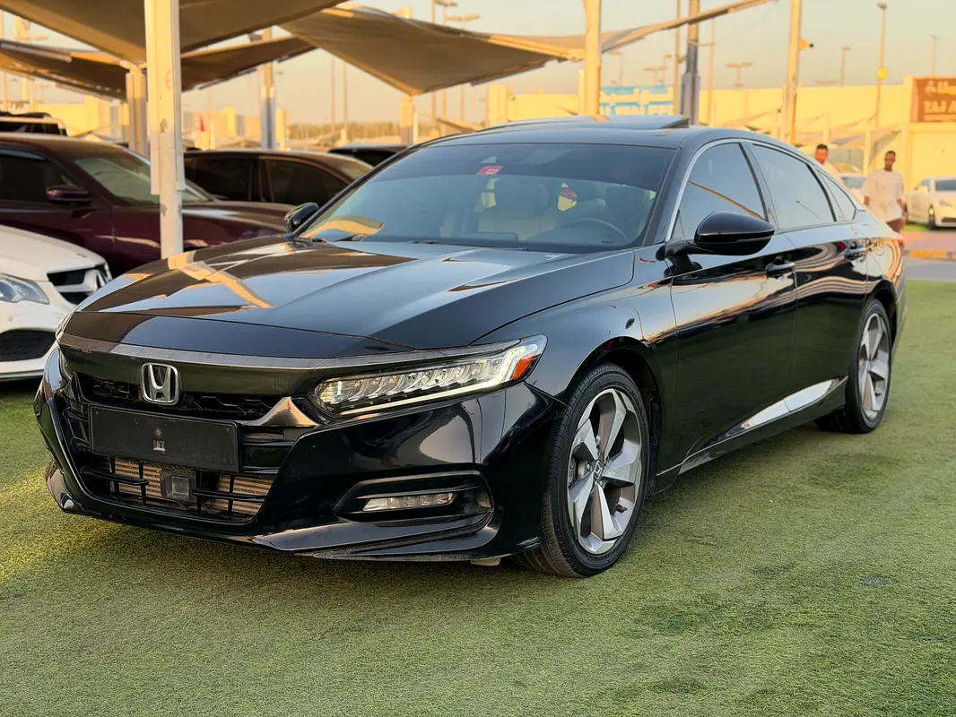 Honda Accord 2019 — photo 1 of 16