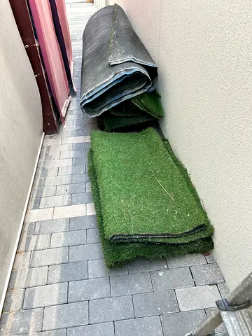 Best Artificial Grass Rolls / Outdoor Turf - like new - 5 pieces around 30 swm