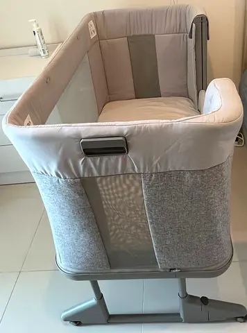 Chicco Next2Me Style Co-Sleeper Bassinet - Light Grey, Excellent Condition
