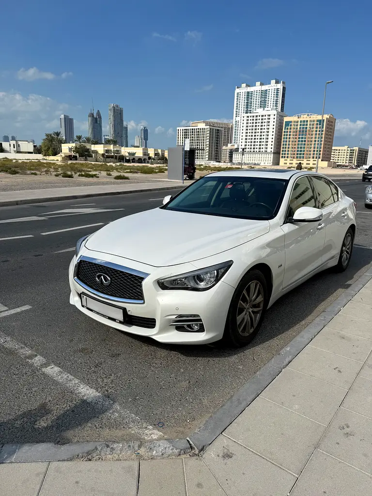 Infiniti Q50 2015 — photo 1 of 8