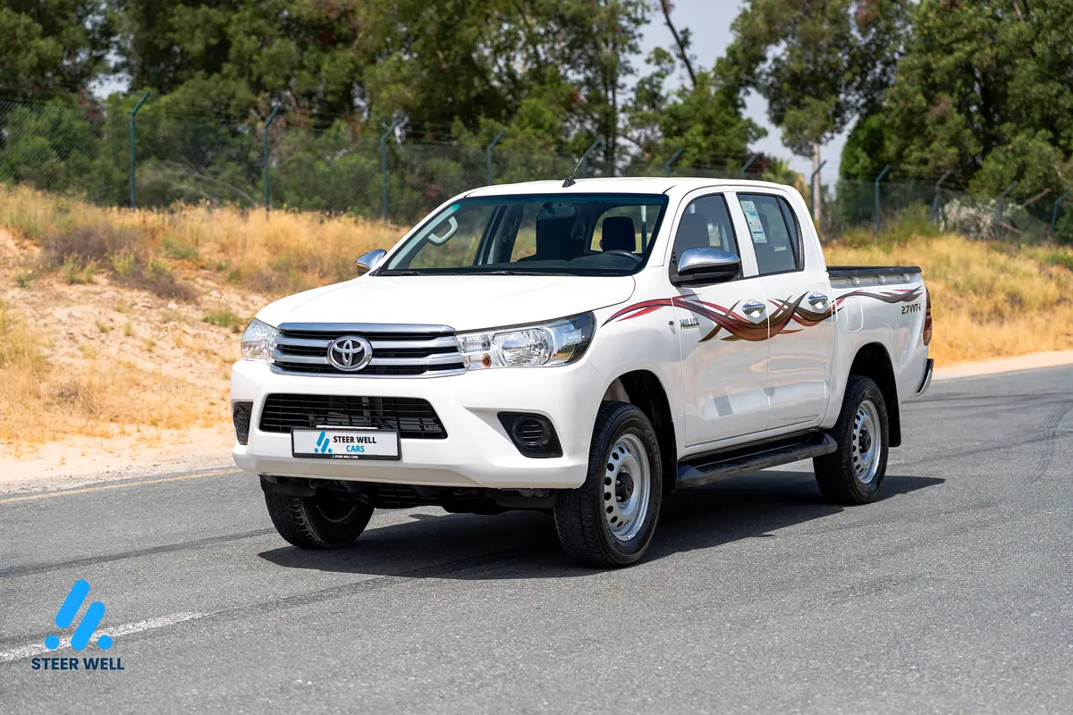 Toyota Hilux 2021 — photo 1 of 16