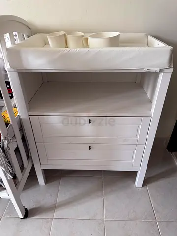 Ikea changing table with free changing pad