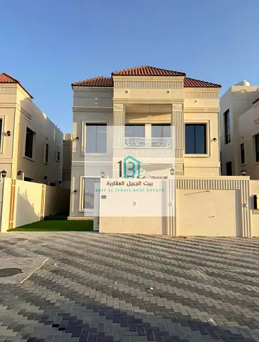 فيلا فاخرة للبيع في الحليو 2 فرصة مميزة لامتلاك فيلا عصرية بتصميم فاخر وتشطيبات راقية، تجمع بين المساحات الواسعة والراحة والخصوصية، في واحدة من أكثر ا