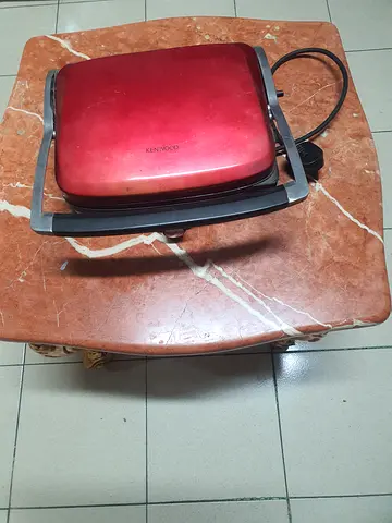 Red electric contact grill / sandwich press (used)