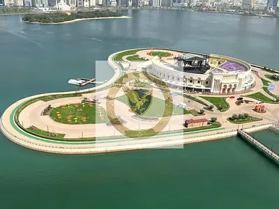 Sea view / parking / 2 balconies / spacious area