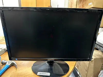 Samsung 22-inch SyncMaster LED Monitor - Good Working Condition