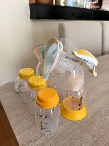 Medela and Haaka Manual Breast Pump with 3 Storage Bottles and other freebies— Used Once