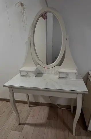 White Dressing Table with Oval Mirror and Drawers