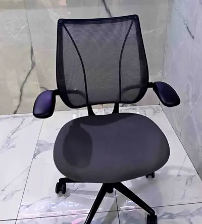 Selling Humanscale chair.good condition only little use
