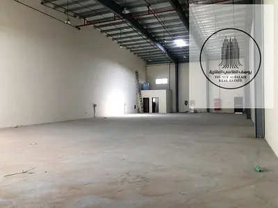 مستودع 5400 قدم بأم القيوين كهرباء 50 كيلو بسعر 55 درهم للقدم