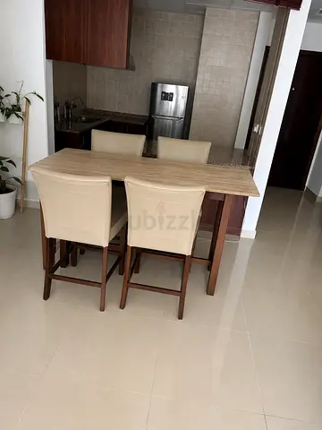 Wooden breakfast bar table with 3 cushioned bar stools - good condition