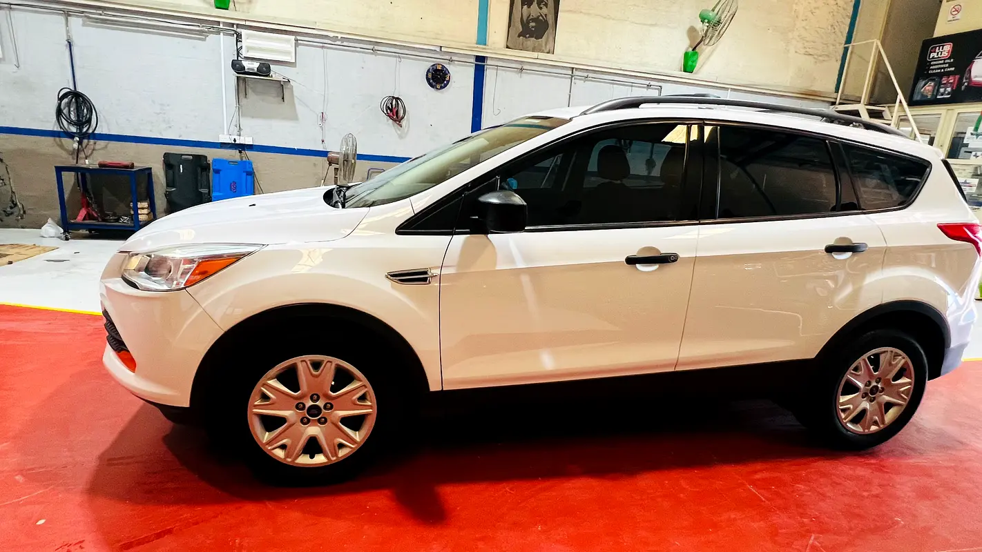 Ford Escape 2014 — photo 1 of 10