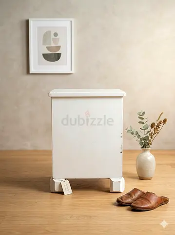 Whit table for coffee hold