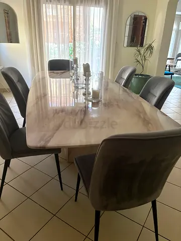 dining table with 6 upholstered chairs - good condition