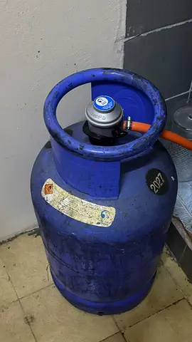 Used Blue LPG Gas Cylinder with Regulator (Good Working Condition) 2 nos 150 and 140 per pc