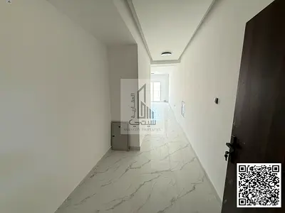 غرفة وصالة أول ساكن بمساحة كبيرة