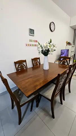 Dining table for sale