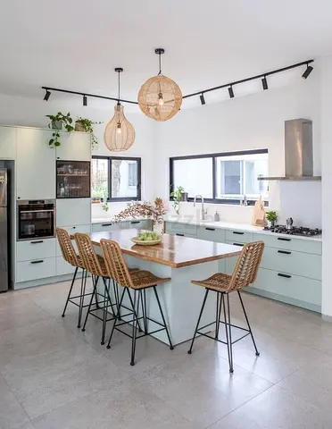 Modern kitchen island with wooden countertop and rattan bar stools (set of 4)