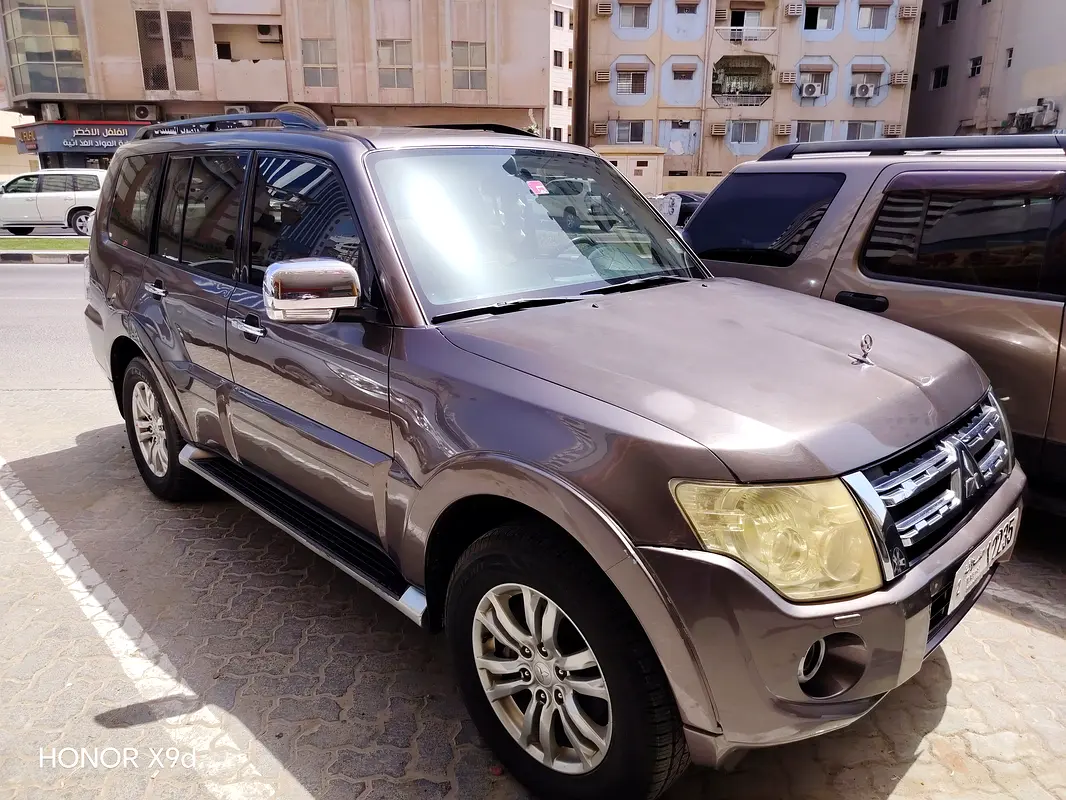 Mitsubishi Pajero 2013 — photo 1 of 12