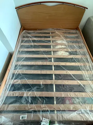Queen size bed