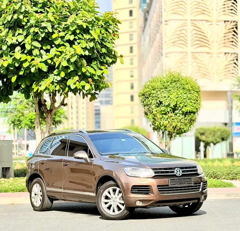 Volkswagen Touareg 2014 — photo 1 of 12