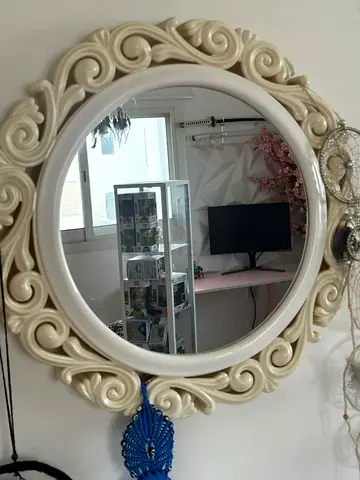 Round Ornate Wall Mirror with Cream Baroque Frame