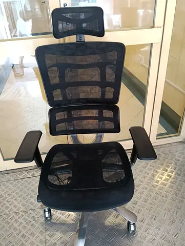 Selling ergonomic chair.good condition only little use
