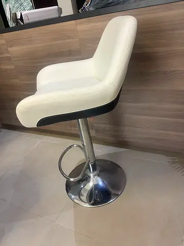 Breakfast bar stool