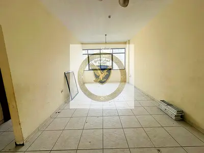 اجمل اطلالة مفتوحة لغرفة وصالة ماستر مع تكييف مجانا تشطيب ممتاز مع موزع بين الغرف مساحات كبيرة