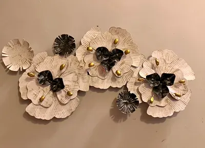 Metal Floral Wall Art Decorative Sculpture (White  Gold)