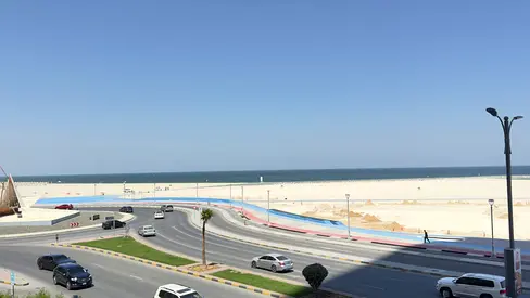 اجمل الشقق واقل الاسعار بكورنيش عجمان اول صف