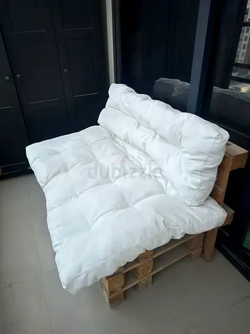 Wooden Pallet Bench with Backrest and White Cushions
