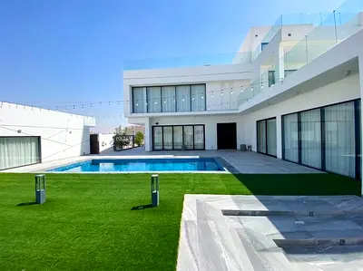Luxury 6BR Villa |Pool | Indoor &amp; Outdoor Majlis