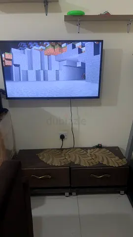 Samsung 43 LED TV wall-mounted - good working condition