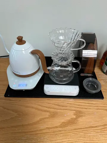 Full v60 set up, Electric Gooseneck Kettle with Digital Temperature Base - White