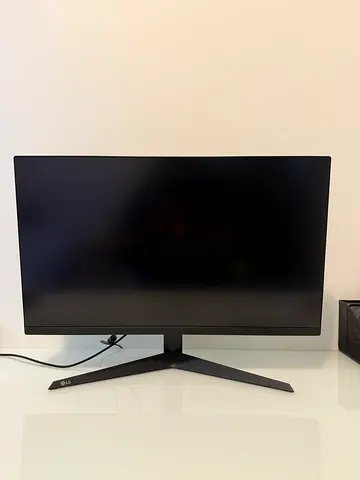 LG UltraGear 27” Gaming Monitor 165Hz 1ms FreeSync (27GQ50F-B)