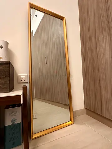 Wall mirror