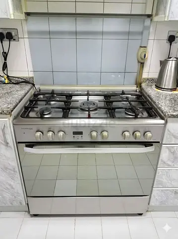 DAEWOO Stainless Steel 5-Burner Gas Cooker with Oven - Good Condition