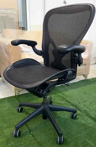 For selling Herman Miller Areon classic chair size B size and C available