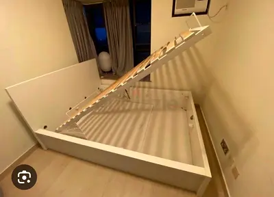 IkEA malm Queen Hydraulic bed with IkEA mattress