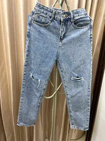 Light wash ripped high-waist womens jeans — size S (good condition)