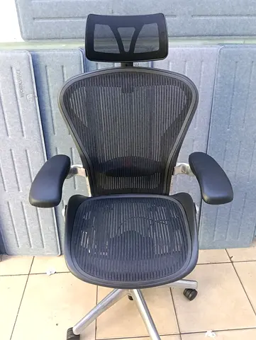 For selling Herman Miller Aeron chair .with headrest chair