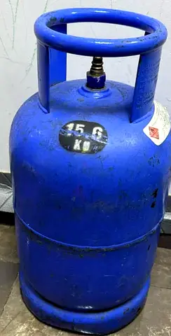 Blue LPG Gas Cylinder - Good Condition+Regulator