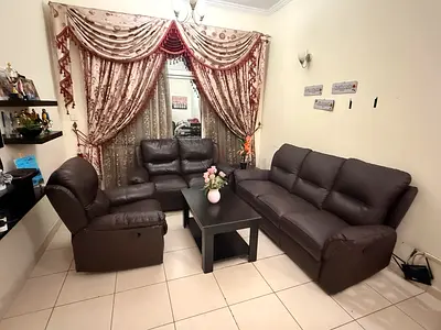 LEATHER SOFA 6 SEATER