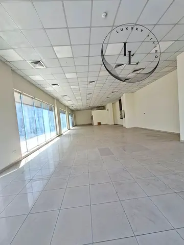 BIG SUPER MARKEET JUST 300K TWO BATHROOMS KITCHEN READY TO MOVE FRONT OF THE ROAD