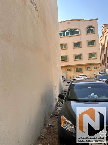للبيع بناية سكنية تجارية في مويلح التجارية – الشارقة