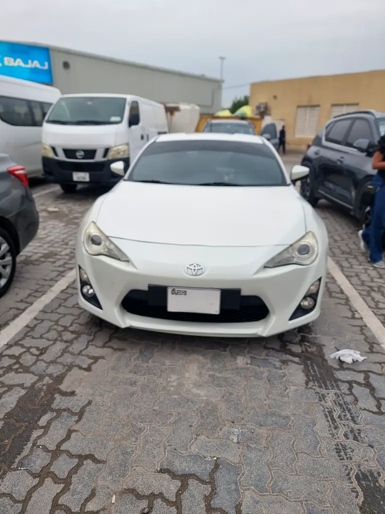 Toyota 86 2014 — photo 1 of 3
