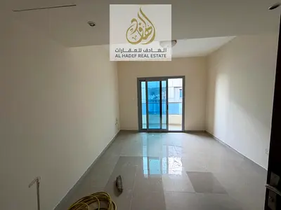 للإيجار في الشارقة – الخان | شقة غرفة وصالة داخل تاور مزود بكاميرات مراقبة | الصيانة على المالك | متاح باركنج ترابي | الدفع على 4 دفعات | موقع مميز قر