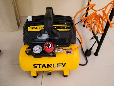 Stanley Air Compressor Bundle (1HP, 6L) + Kits 6  8 – Barely Used!