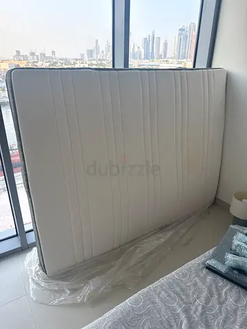 Queen size white mattress - used 160x200cm